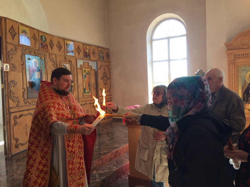 В город Донецк доставлен Благодатный огонь