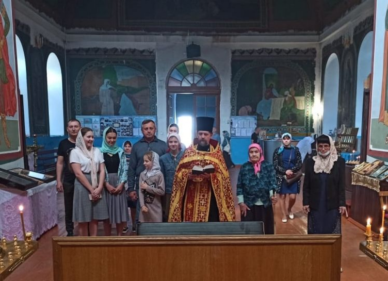 В храмах Нижнедонского благочиния в день тезоименитства Святейшего Патриарха Кирилла совершены молебны