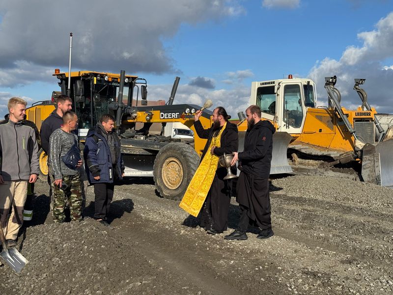 На ТСМ «Промбаза» в городе Шахты совершен молебен