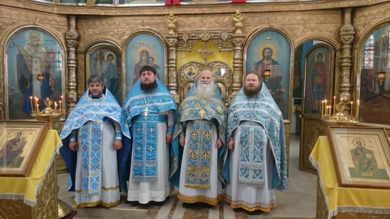 В храме в честь Покрова Пресвятой Богородицы г. Красный Сулин состоялось соборное богослужение