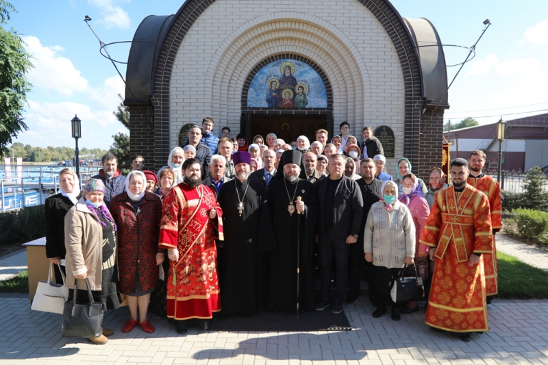 В день памяти святых Веры, Надежды, Любови и матери их Софии Преосвященнейший епископ Симон совершил Божественную литургию в храме в честь святых мучениц станицы Багаевской