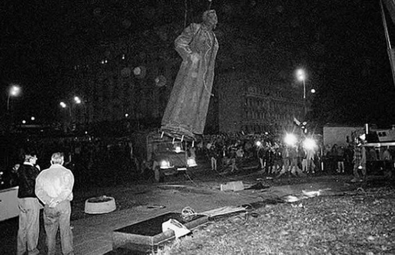НЕЛЬЗЯ ПРЕДАВАТЬ ПАМЯТЬ НЕВИННО УБИЕННЫХ, ИЛИ МЫСЛИ О ПАМЯТНИКЕ ДЗЕРЖИНСКОМУ