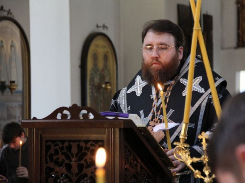Епископ Шахтинский и Миллеровский Игнатий совершил утреню с чтением 12-ти Евангелий Святых Страстей Христовых в Покровском кафедральном соборе г. Шахты