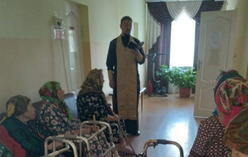 Причастие в доме престарелых хутора Колундаевского   