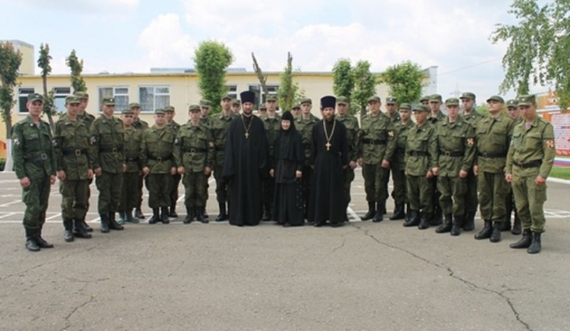 Священники Шахтинской епархии провели беседу с военнослужащими воинской части в г. Шахты