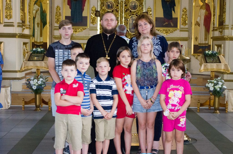 В храме Покрова Божией матери Каменск-Шахтинского благочиния состоялась встреча с воспитанниками социально-реабилитационного центра для несовершеннолетних