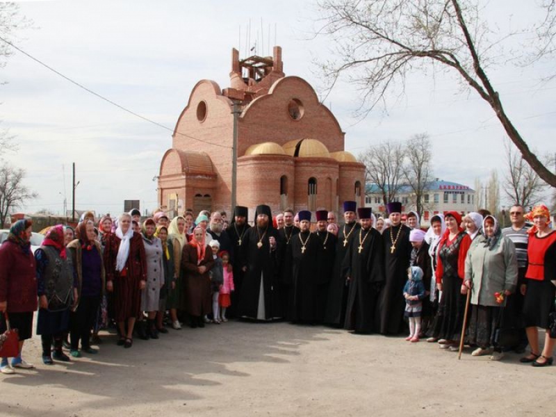 Пасхальные торжества в Шахтинской епархии. Во вторник Светлой седмицы, во второй половине дня, епископ Игнатий совершил Пасхальную утреню в Пантелеимоновском храме г. Миллерово