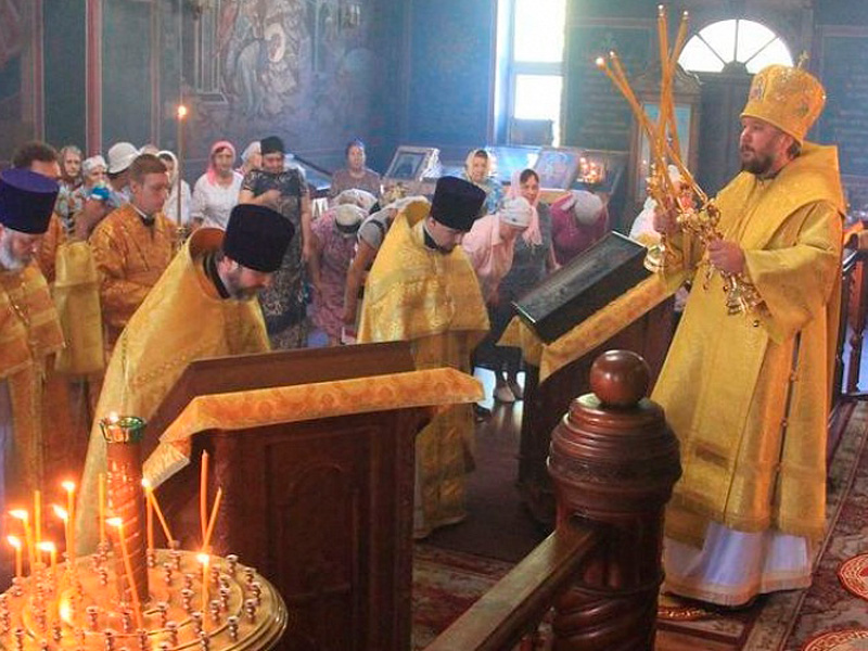 Преосвященнейший епископ Симон совершил архипастырский визит в Багаевское благочиние и возглавил воскресное богослужение в храме святителя Николая ст. Багаевской