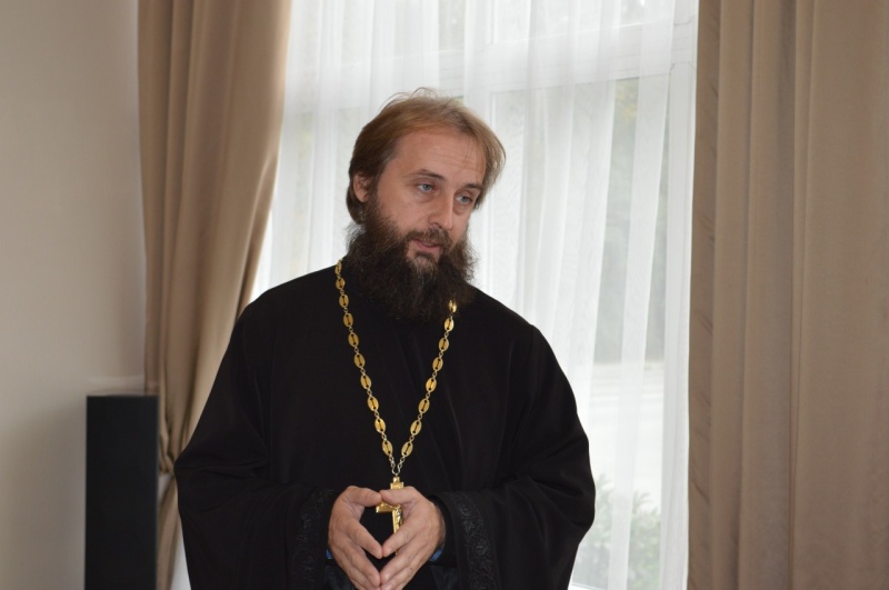 Протоиерей Сергий Яценко принял участие в чествовании лучших педагогов Октябрьского района