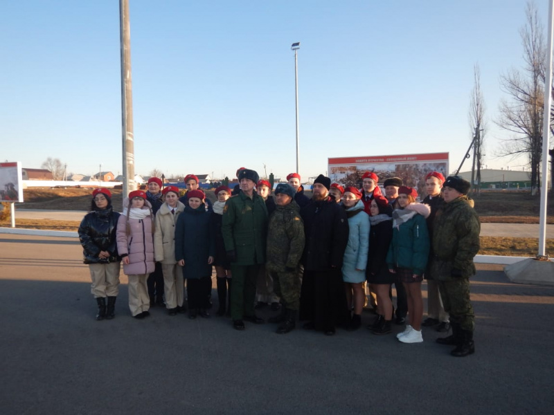 В воинской части 15269 состоялся торжественный митинг, посвященный началу нового учебного периода. Военнослужащих поздравил иерей Роман Калинин