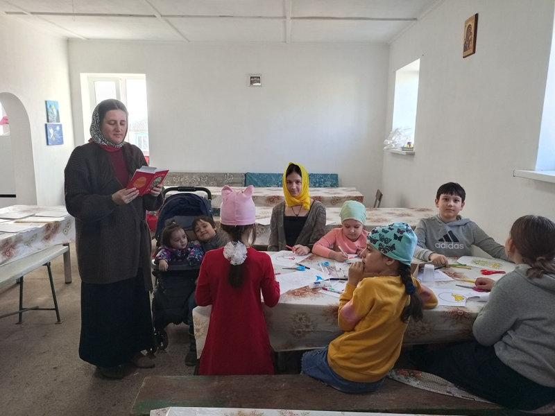 В воскресной школе при храме Архангела Михаила готовятся к Светлому Христову Воскресению