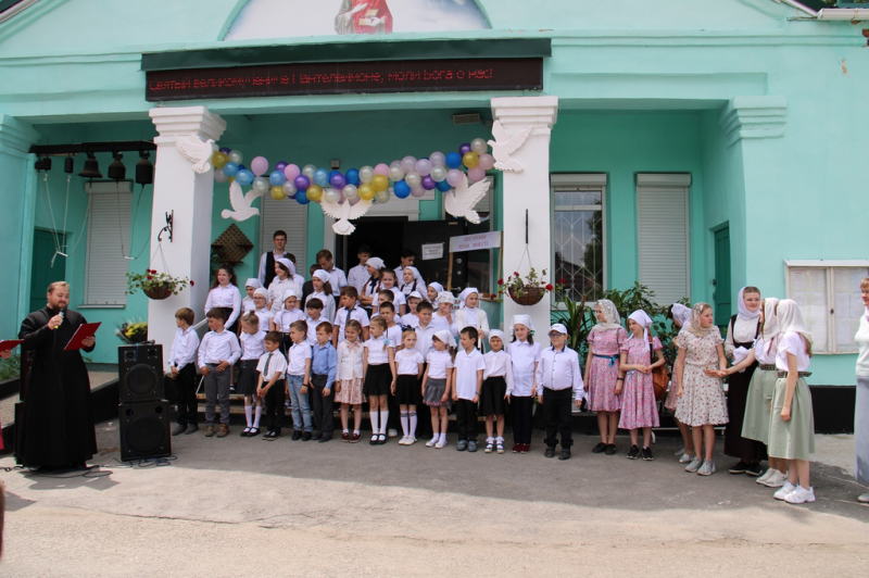 Последний звонок прозвенел для учащихся воскресной школы храма великомученика и Пантелеимона г. Гуково