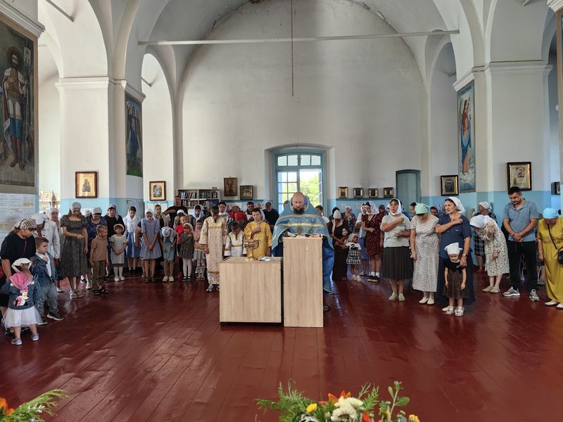 В Свято-Покровском храме села Шептуховка совершили молебен перед началом нового учебного года