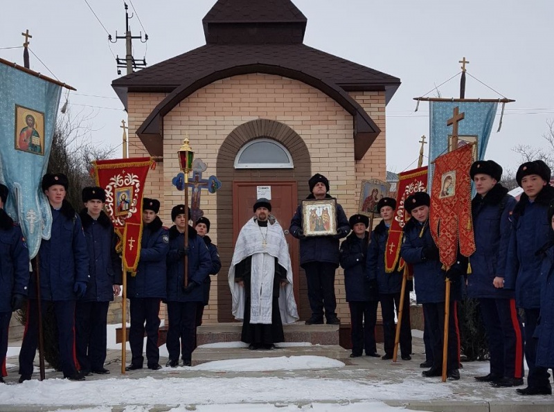 В крещенском крестном ходу на часовню-купель ст. Бессергеневской приняли участие кадеты Шахтинского генерала Я.П. Бакланова казачьего кадетского корпуса