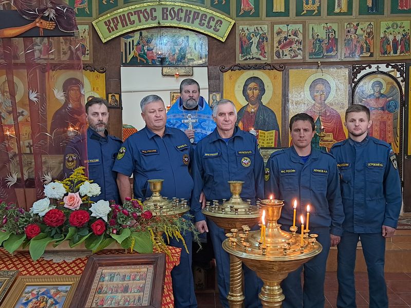 В поселке Майском пожарные помолились своей Небесной Заступнице