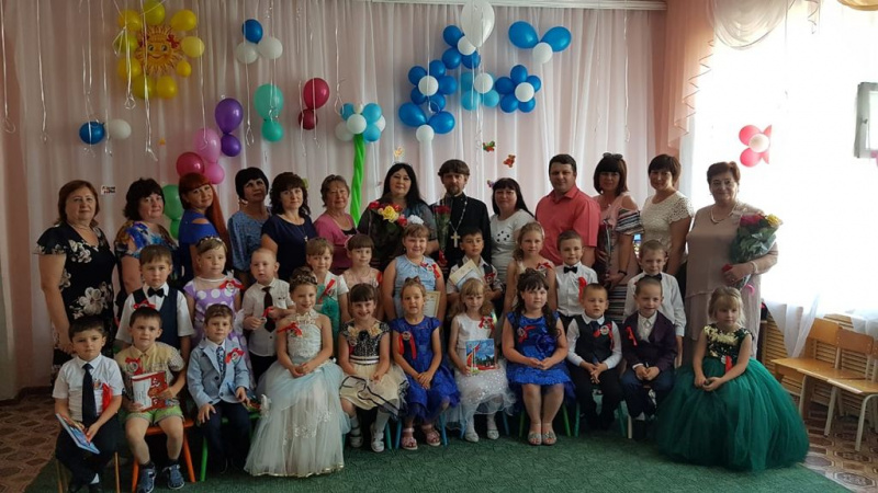 Выпускной праздник в казачьем детском саду станицы Заплавская посетил протоиерей Андрей Поздняков