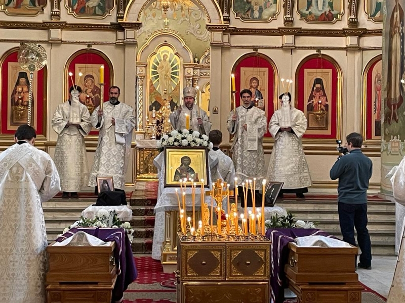 Епископ Шахтинский и Миллеровский Симон совершил Божественную литургию в Покровском соборе города Саратова