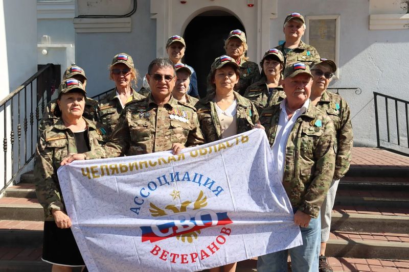 Руководителя епархиального отдела по приграничному сотрудничеству и серебряных добровольцев клуба «Мироносицы» наградили медалями за помощь воинам