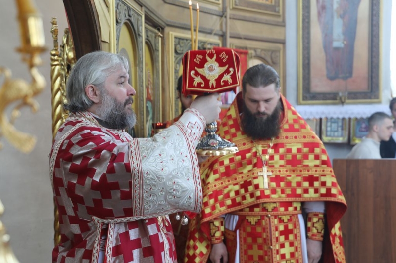 С архипастырским визитом Преосвященнейший епископ Симон посетил приход архистратига Михаила города Новошахтинска