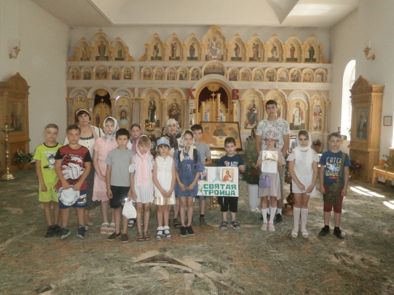 В храме Державной иконы Божией Матери Донецкого благочиния проводятся экскурсии для пришкольных лагерей общеобразовательных учреждений