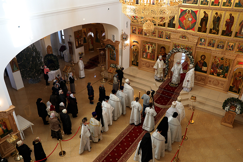 Епископ Шахтинский и Миллеровский Симон принял участие в соборном служении в Троицком храме Иверского женского монастыря г. Ростова-на-Дону