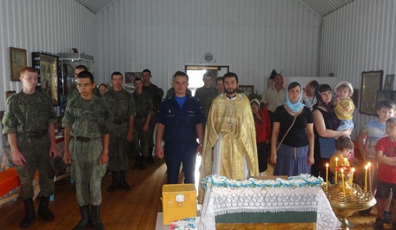 В храме Святителя Николая Чудотворца г. Миллерово состоялась Божественная литургия, на которой присутствовали окормляемые военнослужащие части ВВС РФ