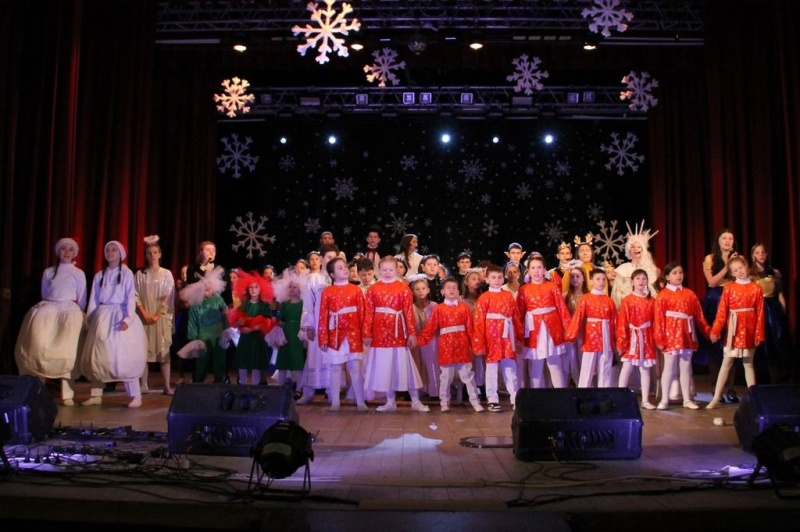 К празднику Сретения Господня и Дню православной молодежи воспитанники Свято-Пантелеимоновского прихода показали спектакль «Снежная Королева»
