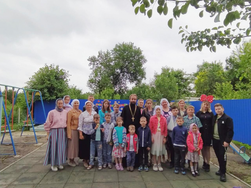 В храме Архистратига Михаила пос. Каменоломни Октябрьского района состоялось мероприятие, посвященное международному Дню защиты детей 