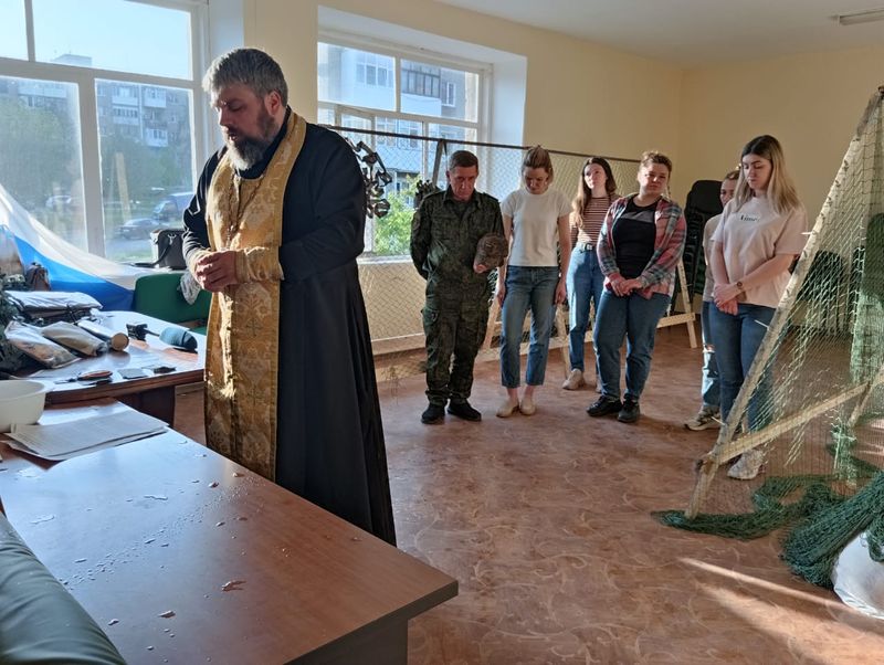 Иерей Виктор Литвинов посетил волонтёрское движение «Одна дорога»