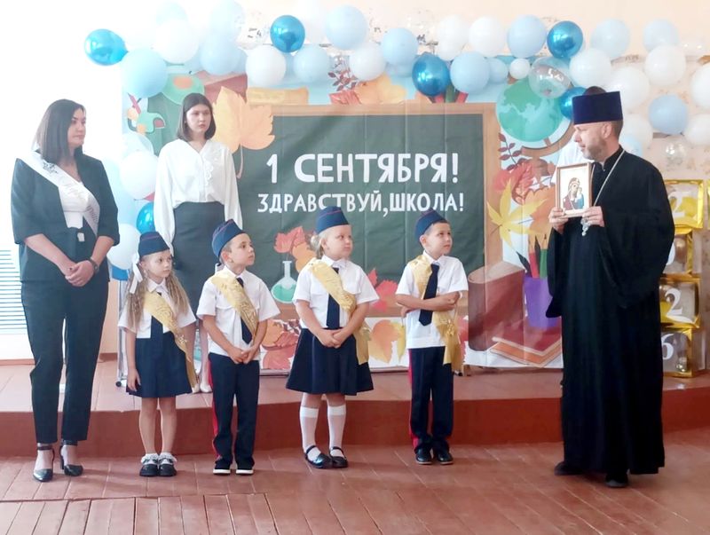 В казачьей школе хутора Арпачина прошла торжественная линейка в честь Дня знаний