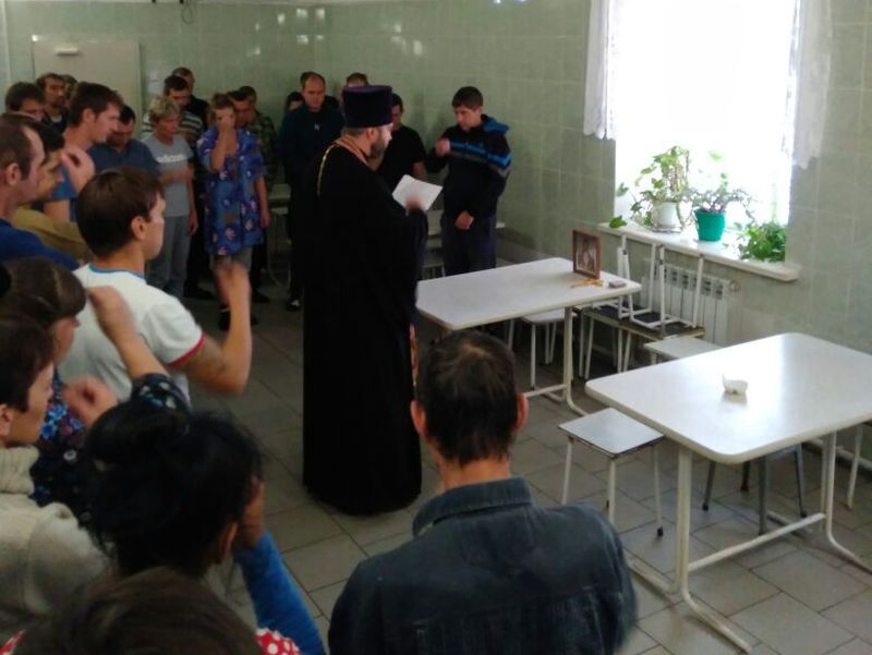 В рамках сотрудничества Шахтинской епархии с Шахтинским филиалом ГБУ РО «Наркологический диспансер» в стационарном отделении диспансера г. Шахты совершен молебен о страждущих недугом винопития и наркомании