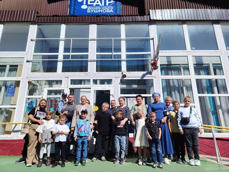 Добрая сказка - подарок Новошахтинского драматического театра