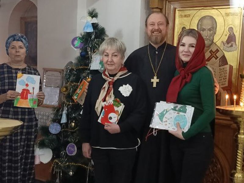 Продолжается акция «Подарки к Рождеству Христову и Новолетию от св. Николая» в Новошахтинске