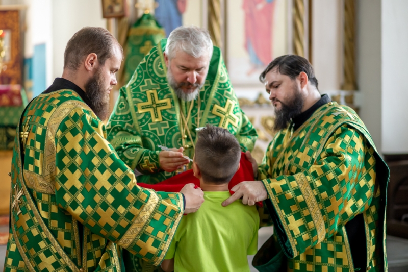 Божественная литургия в Покровском кафедральном соборе в день памяти святых благоверных князя Петра и княгини Февронии