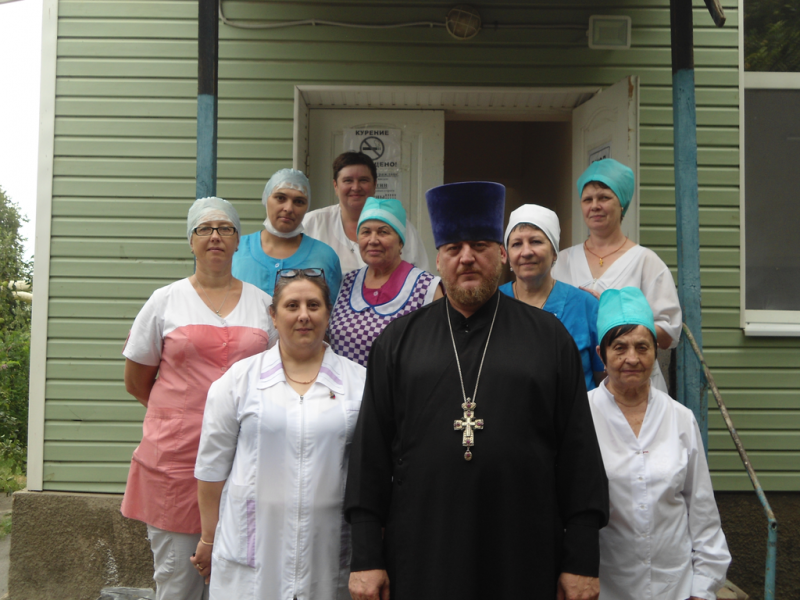 Молебен святому великомученику и целителю Пантелеимону вместе с пациентами больницы города Каменск-Шахтинский