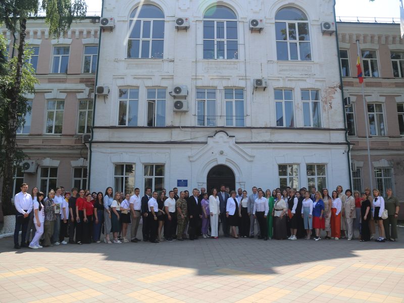 Клирики Александровск-Грушевского благочиния приняли участие во встрече с представителями молодежных общественных объединений