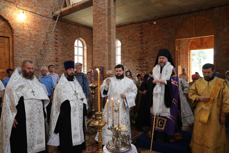 Преосвященнейший епископ Симон с архипастырским визитом посетил храм святителя Николая слободы Кашары