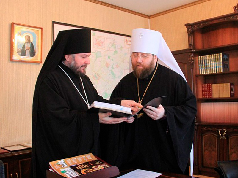 В рамках визита митрополита Вологодского и Кирилловского Игнатия на Донскую землю в епархиальном управлении Шахтинской епархии состоялась его рабочая встреча с епископом Шахтинским и Миллеровским Симоном