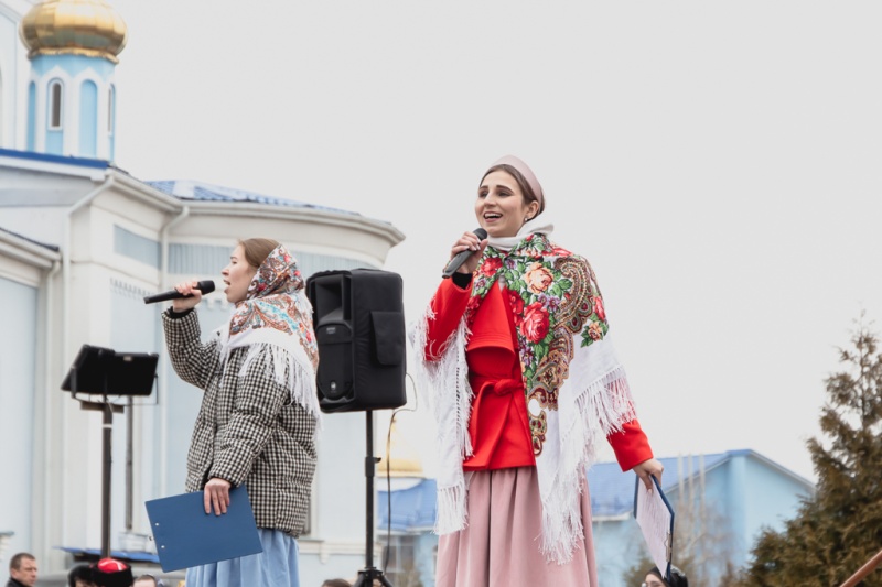 На Соборной площади города Шахты прошли народные гуляния, посвященные Масленице
