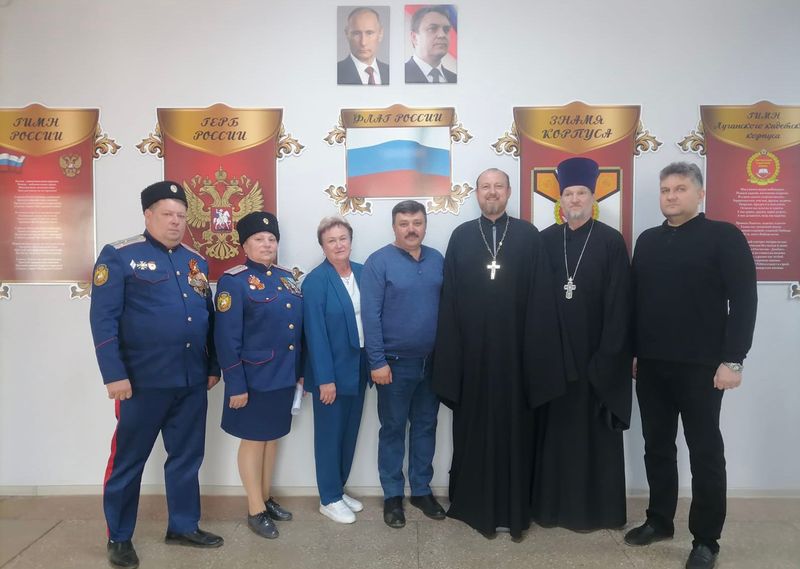 В республиканском казачьем кадетском корпусе города Луганска прошли праздничные гуляния, приуроченные к 80-летию Победы