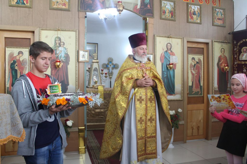 Иерей Олег Бурлаков поздравил педагогов и воспитателей воскресной школы «Свет Ангела»