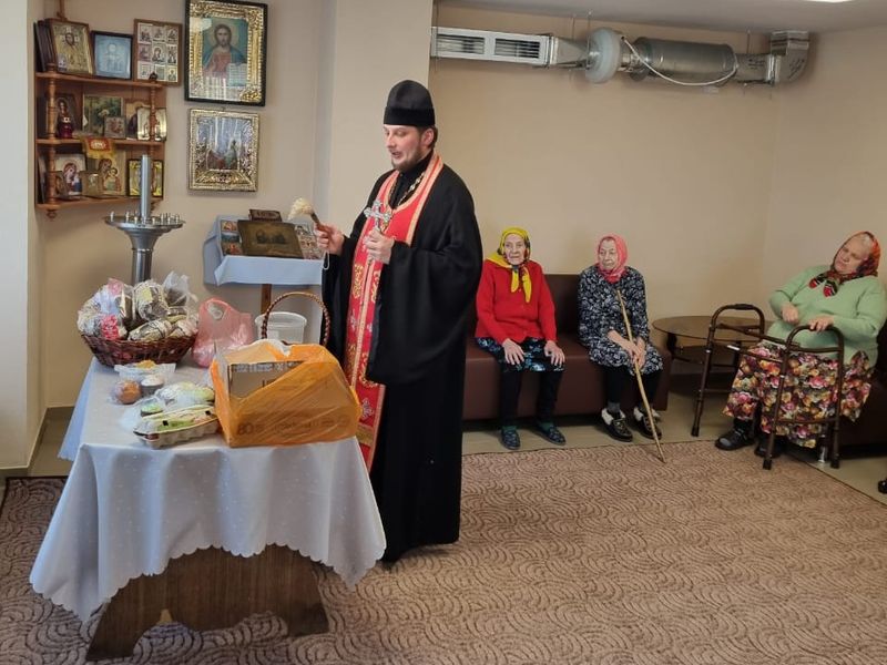 Пасхальное посещение постояльцев реабилитационного отделения для граждан пожилого возраста и инвалидов в станице Боковской