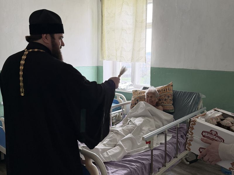 В отделении сестринского ухода Криворожской амбулатории прошёл пасхальный визит священника