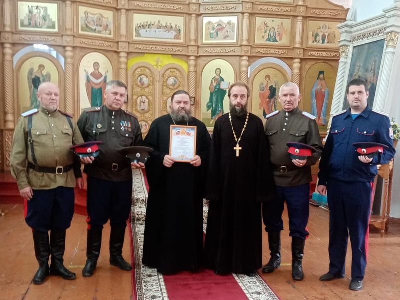 Казаки станицы Кривянской выразили благодарность своему духовнику