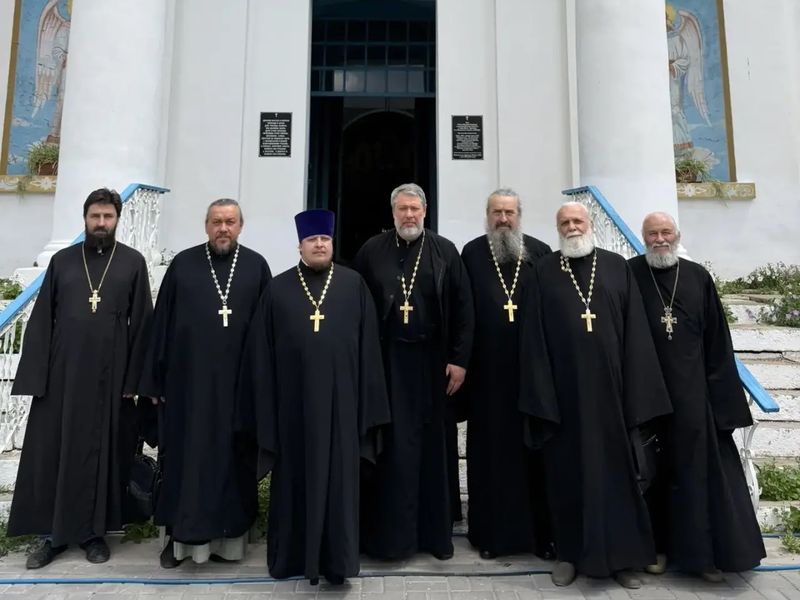 В Свято-Успенском храме станицы Калитвенской прошло собрание духовенства Каменского благочиния