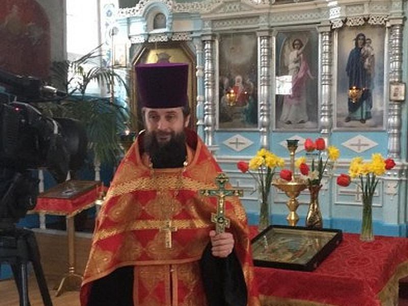 Благочинный приходов Нижнедонского округа поздравил жителей Октябрьского района с Пасхой Господней