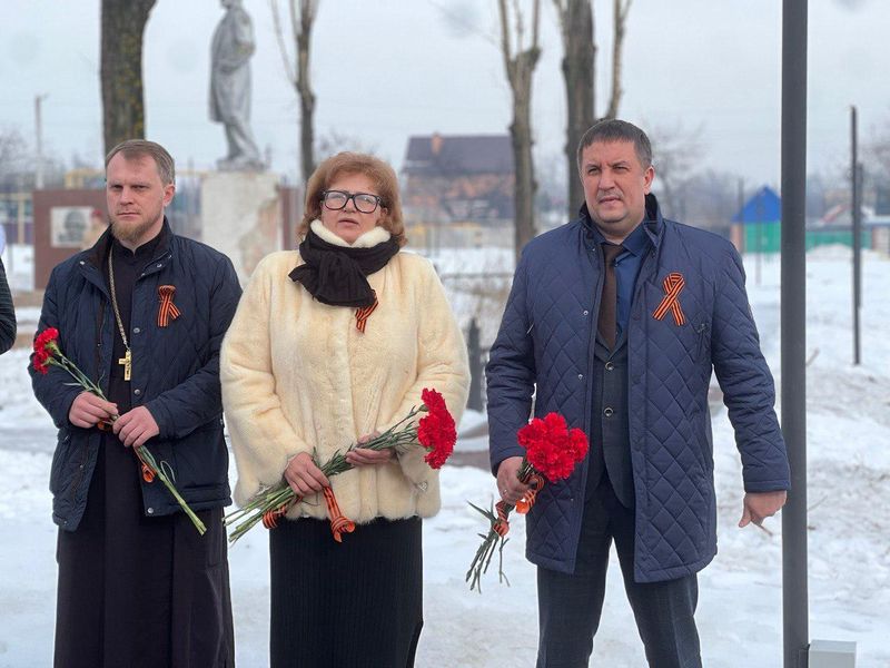 Благочинный Зверево-Никольского округа посетил митинг ко Дню освобождения города Зверево от немецко-фашистских захватчиков