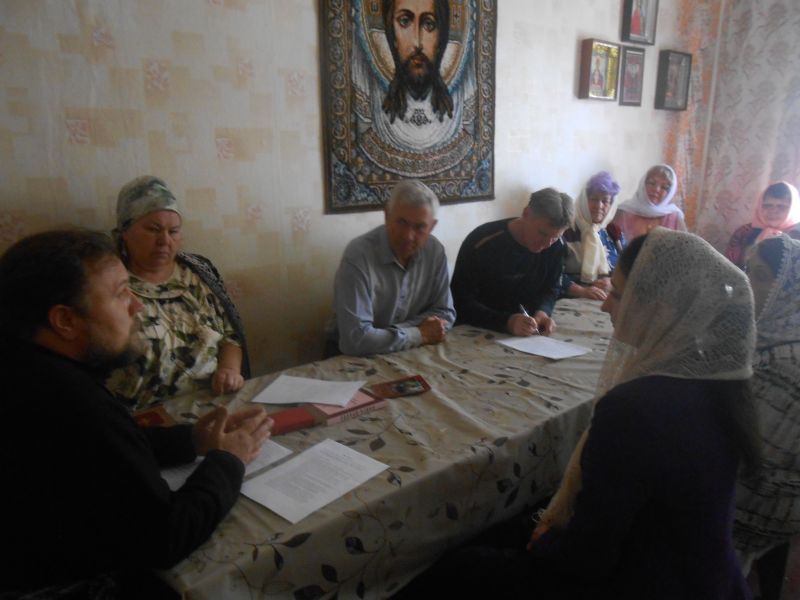 В Новошахтинском храме священномученика Захарии, архиепископа Воронежского настоятель иерей Сергий Артюшнеко провел миссионерскую беседу с прихожанами