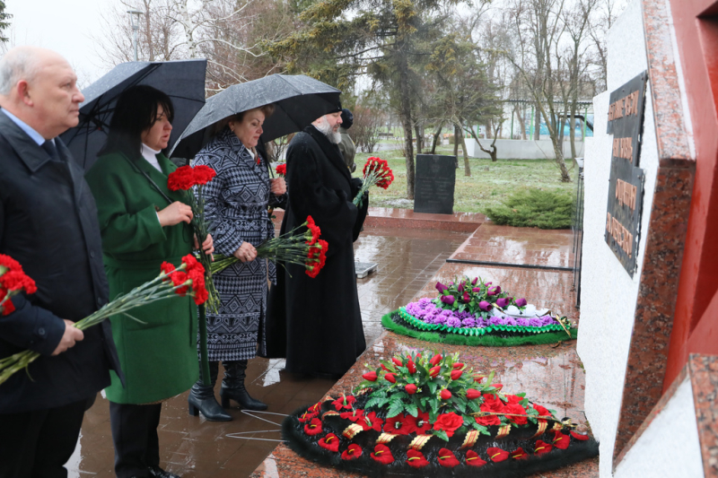 В городе Шахты почтили память героев Отечества