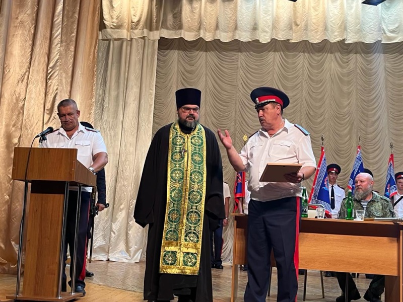 Священники Шахтинской епархии награждены казачьими наградами